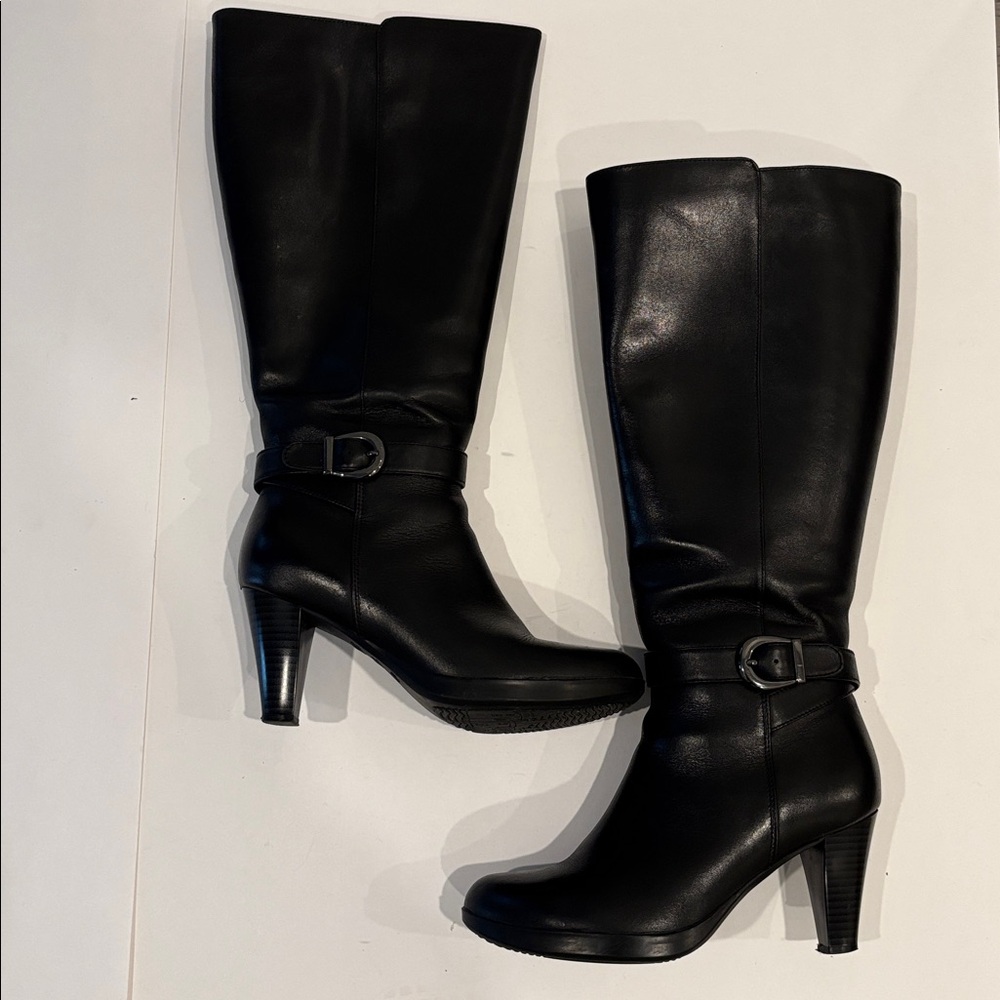Sleek Black Leather Heeled Boots - Picture 2 of 12